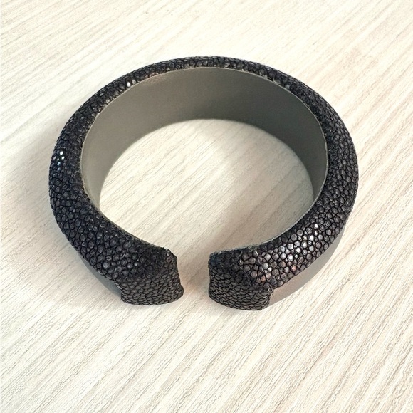 Vivo Midnight Black Textured Bracelet - Picture 4 of 5